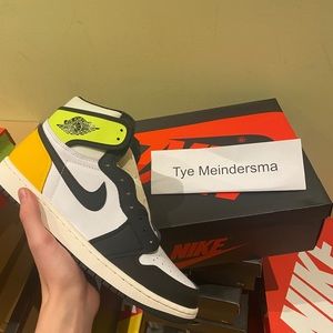Jordan 1 volt gold size 10
